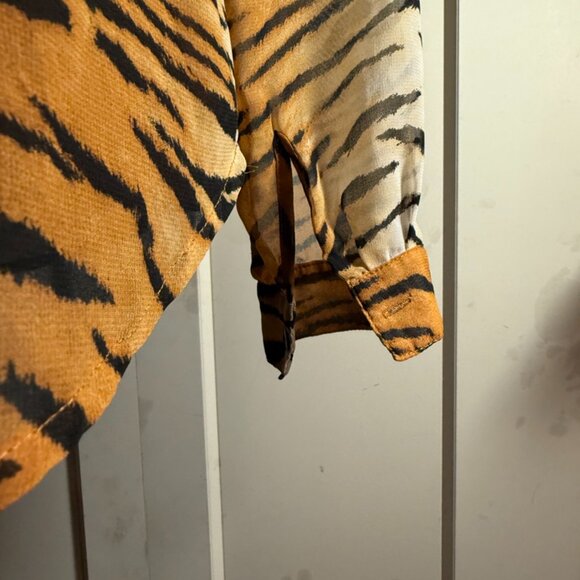 Forever 21 Tiger Print Sheer Button Up Blouse Long Sleeve Size S - Picture 9 of 10
